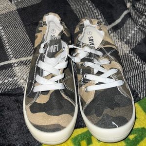 NEW IN BOX SIZE 7 SOWIFT CAMO SLIP ON SHOES